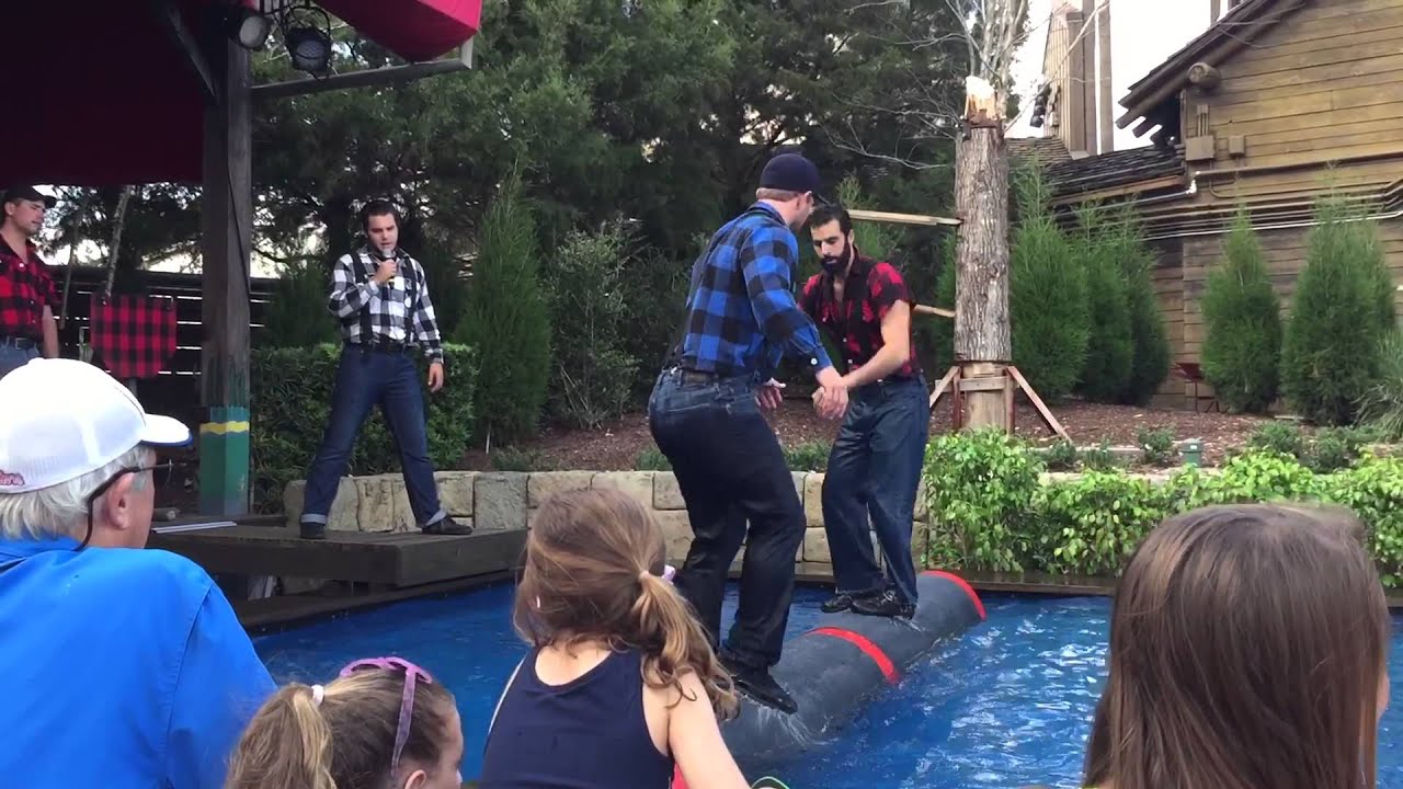 Соревнование по прокатке бревен Epcot Canadian Lumberjack