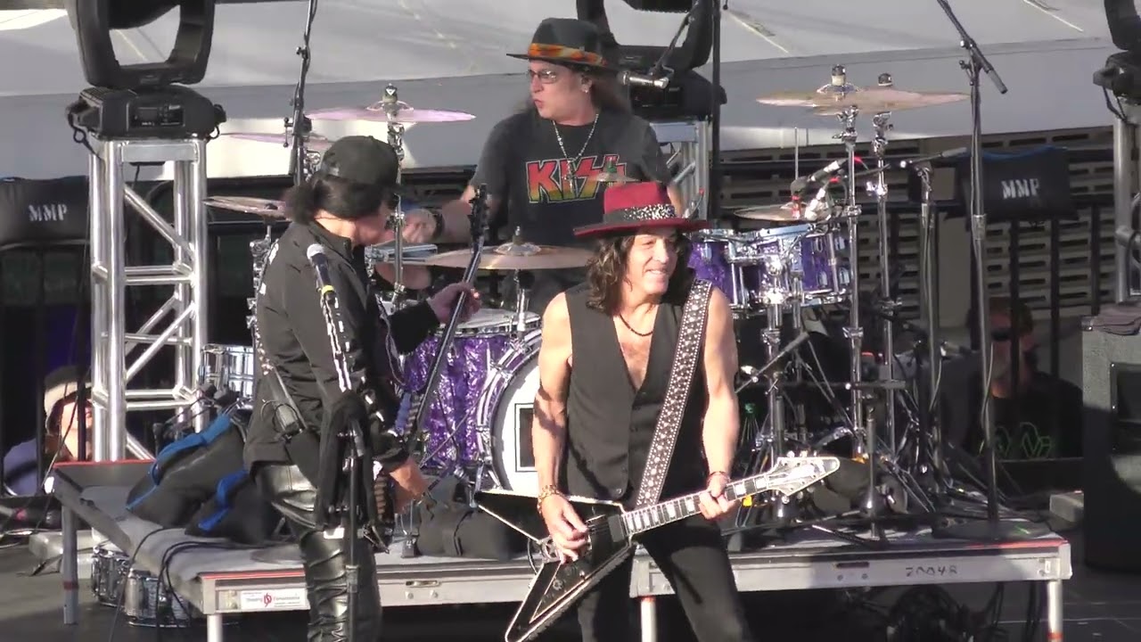 Kiss (Unmasked) - Deuce (Kiss Kruise XI- 2022 / Pooldeck)
