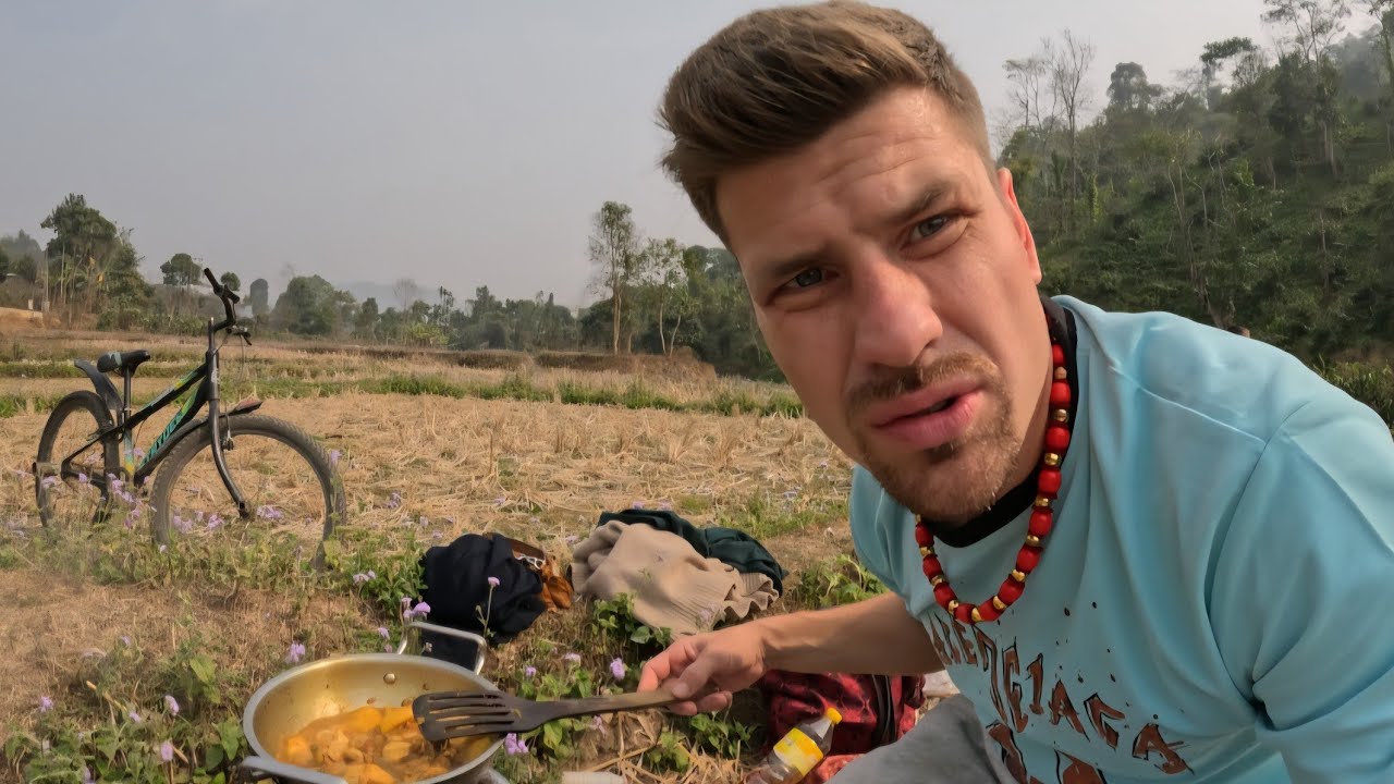 Picnic with my family in the rice field 😋
