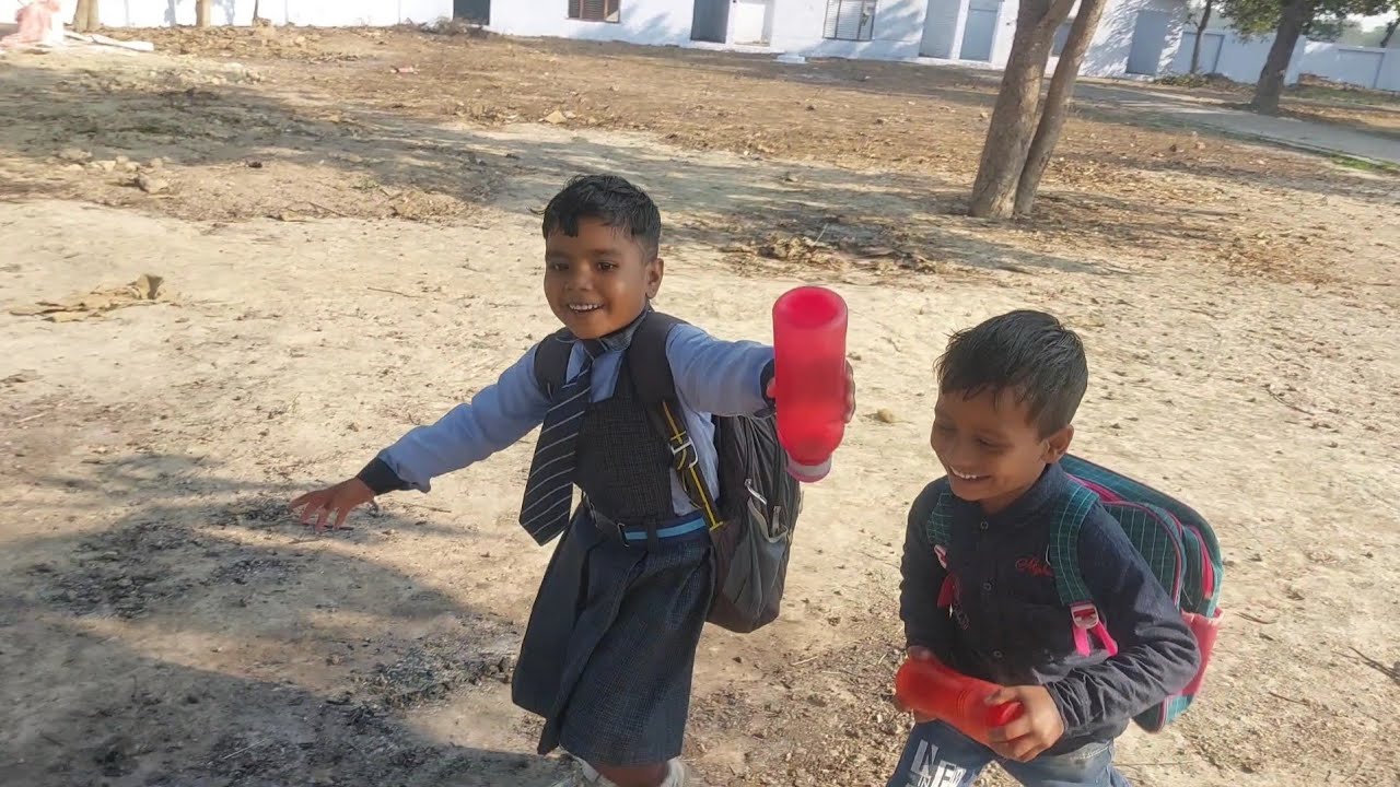Lado Ki School Mein Chhutti Ho Gaya 😊