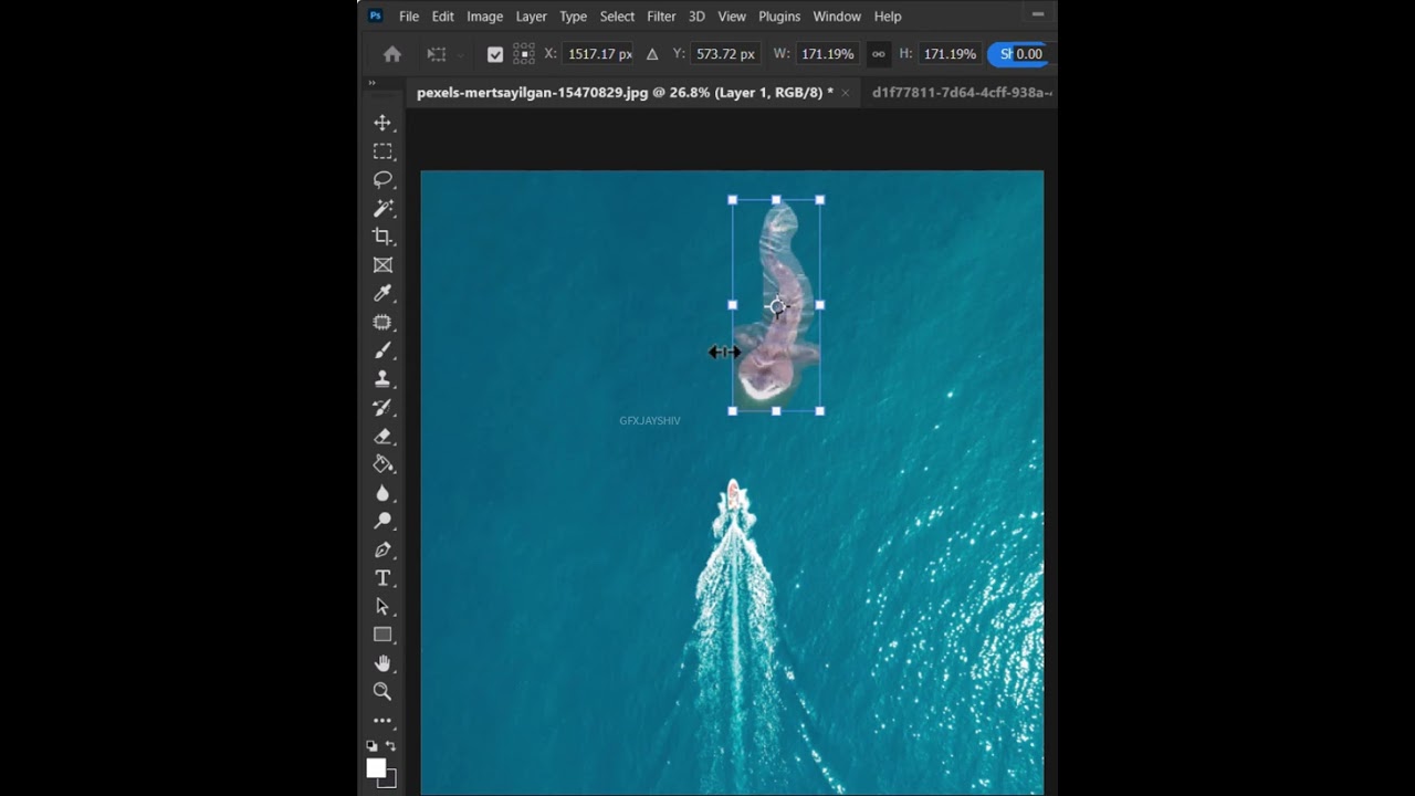 How to blend two different images using auto blend layers in Photoshop 2024