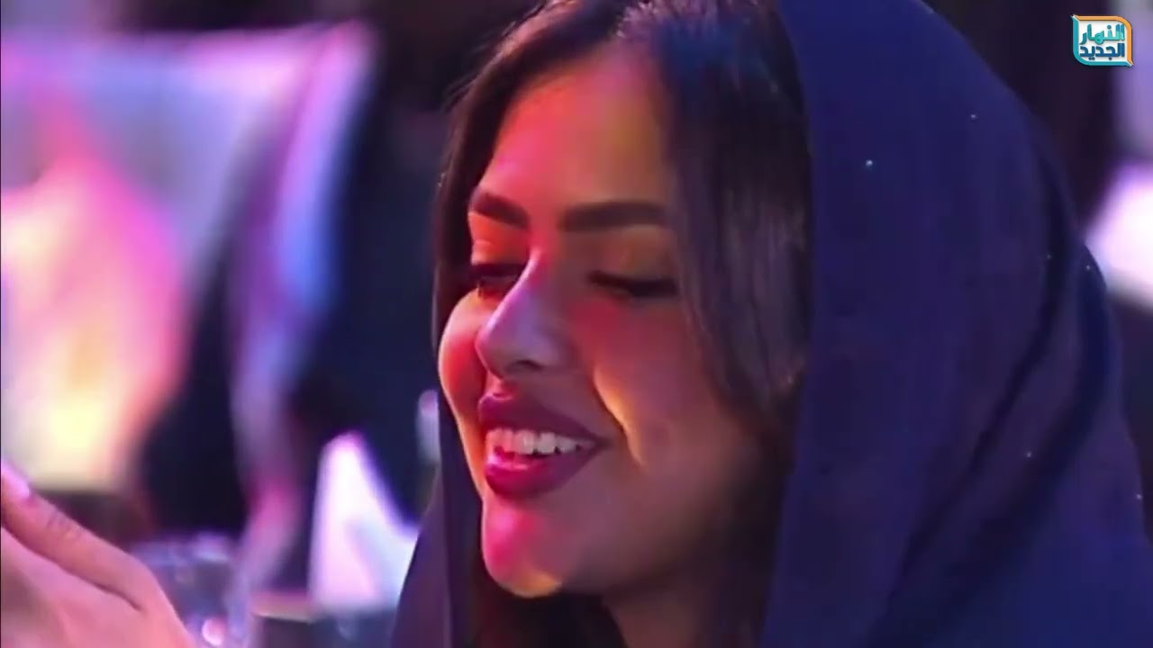 صادمة! لحظة دخول السعوديات بعمليات تجميل غير مسبوقة في حفلة محمد عبده! 💄🌟