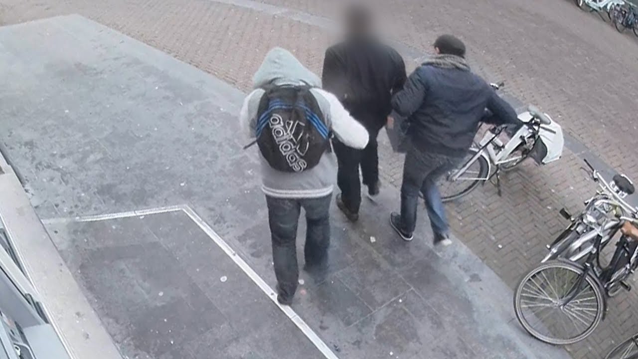Purmerend: Overval op geldloper aan de Koestraat