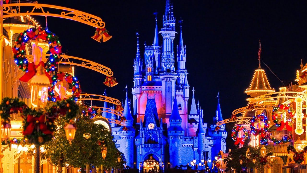 Magic Kingdom Christmas Nighttime Walkthrough 2025 - Holidays at Walt Disney World [4K POV]