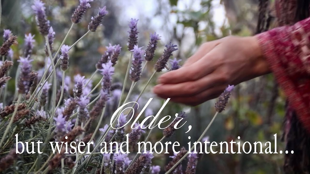 Peaceful slo life in countryside / crochet project / vintage thrifts / alpacas / gardening  