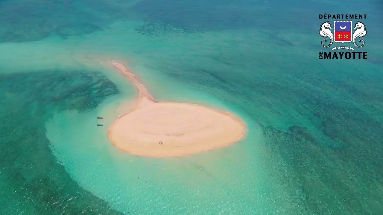 Plong&eacute;e au c&oelig;ur du lagon de Mayotte, joyau de l&rsquo;oc&eacute;an Indien