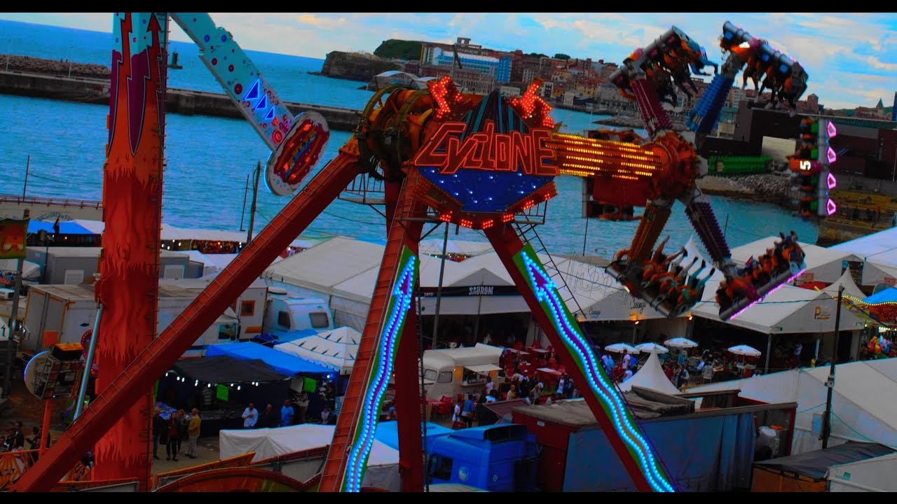 Cyclone-Semana Negra de Gijón 2016-R&Mferias. Atracciones de feria.