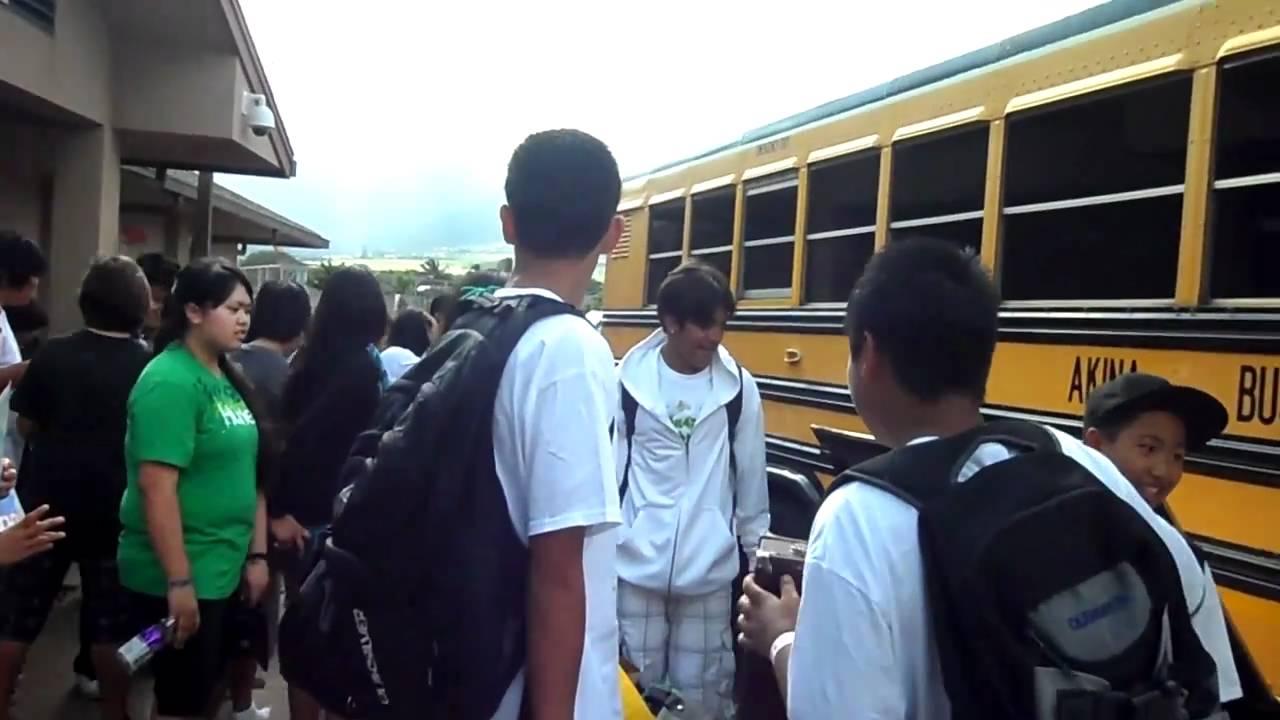Lanai Band Arrival
