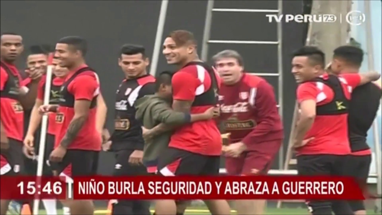 Niño burla seguridad para abrazar a Paolo Guerrero