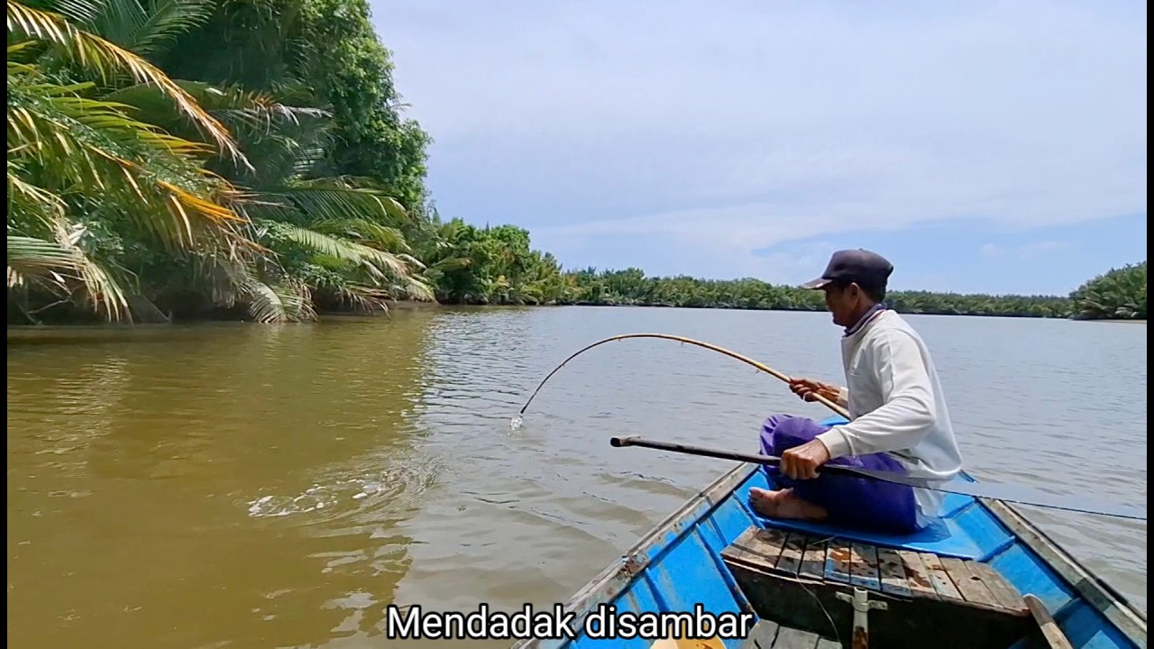Mancing pulang pergi buat lauk makan bersama keluarga