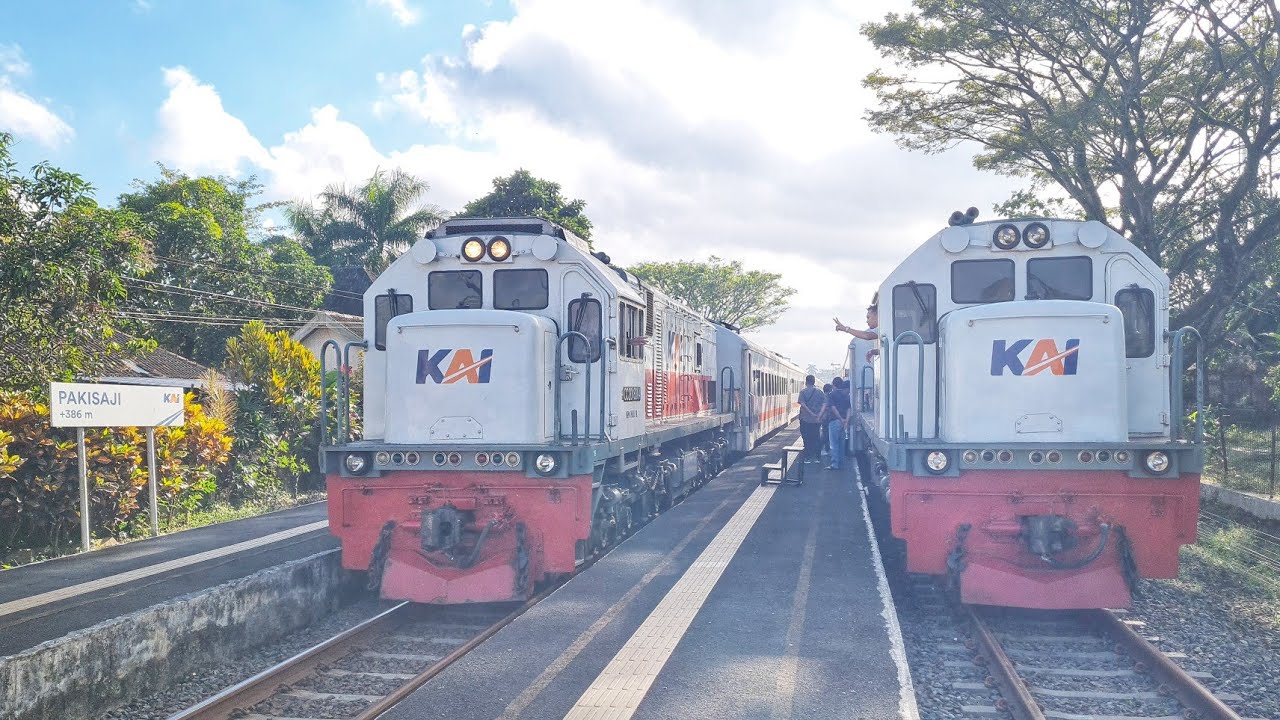 BERHENTI DI STASIUN BISA SAMPAI 20 MENIT KALAU NAIK KERETA LOKAL PENATARAN !