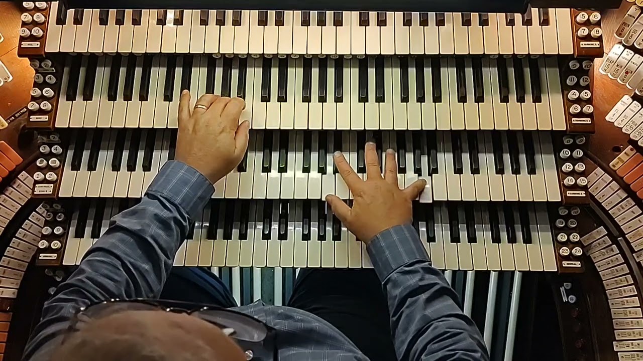 Calvin Hampton: "O Sacred Head" (West Point Cadet Chapel Organ)