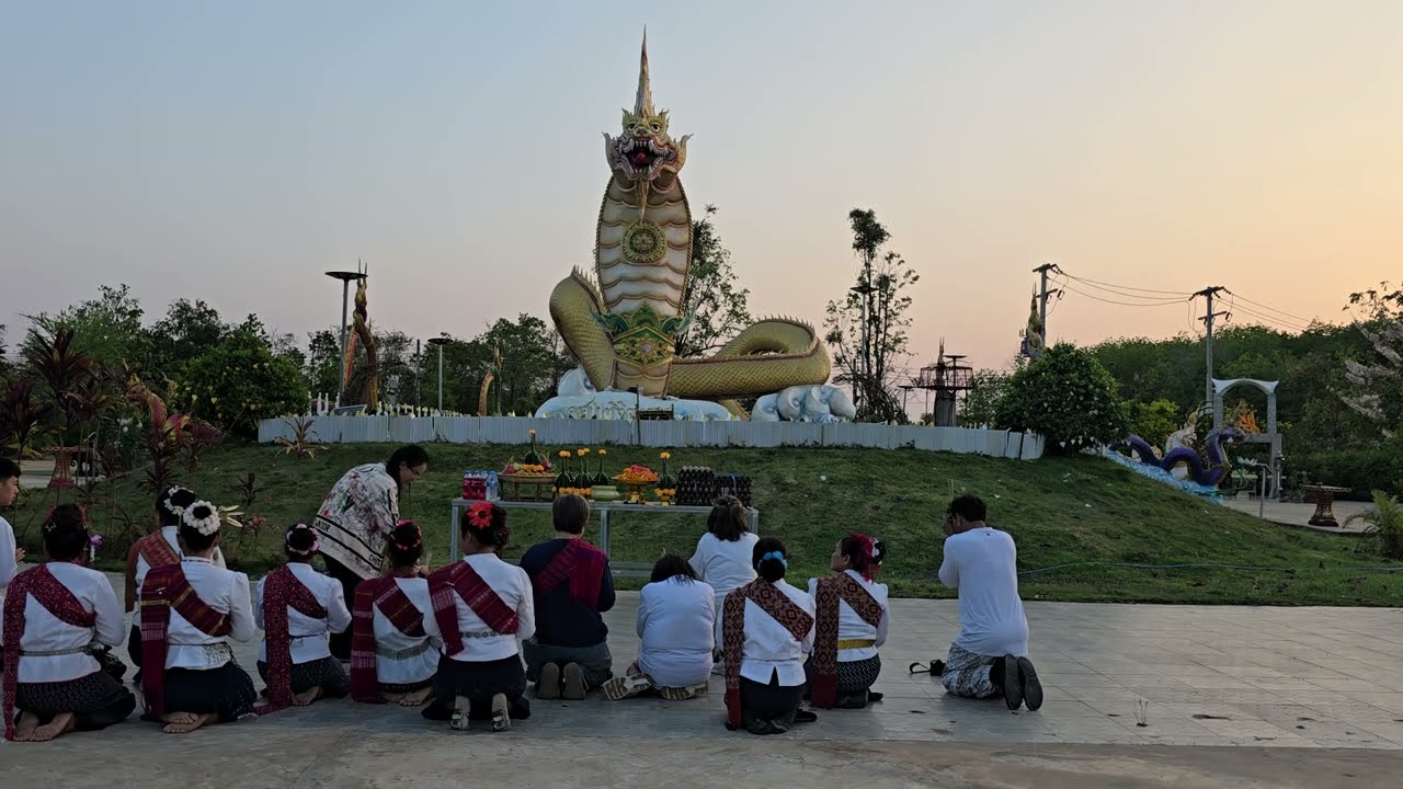 ผู้ใหญ่ใจดีถึงกับน้ำตาไหลเมื่อได้ดูรำถวายองค์ปู่แม่ย่า