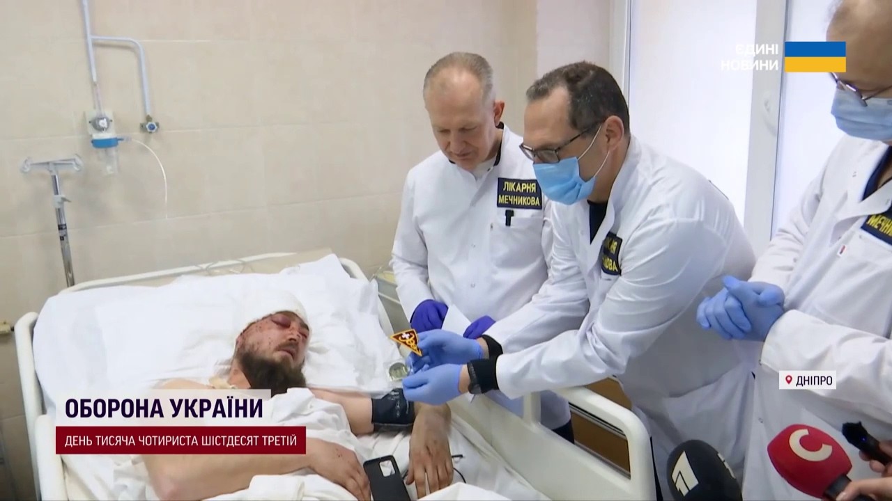 5 годин під мікроскопом: як хірурги Лікарні Мечникова та США дістали уламок 