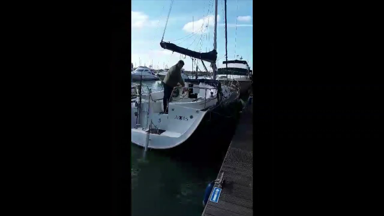 Mike SOLO Docking His Sailboat using a DOCKSTAR Stern Thruster System