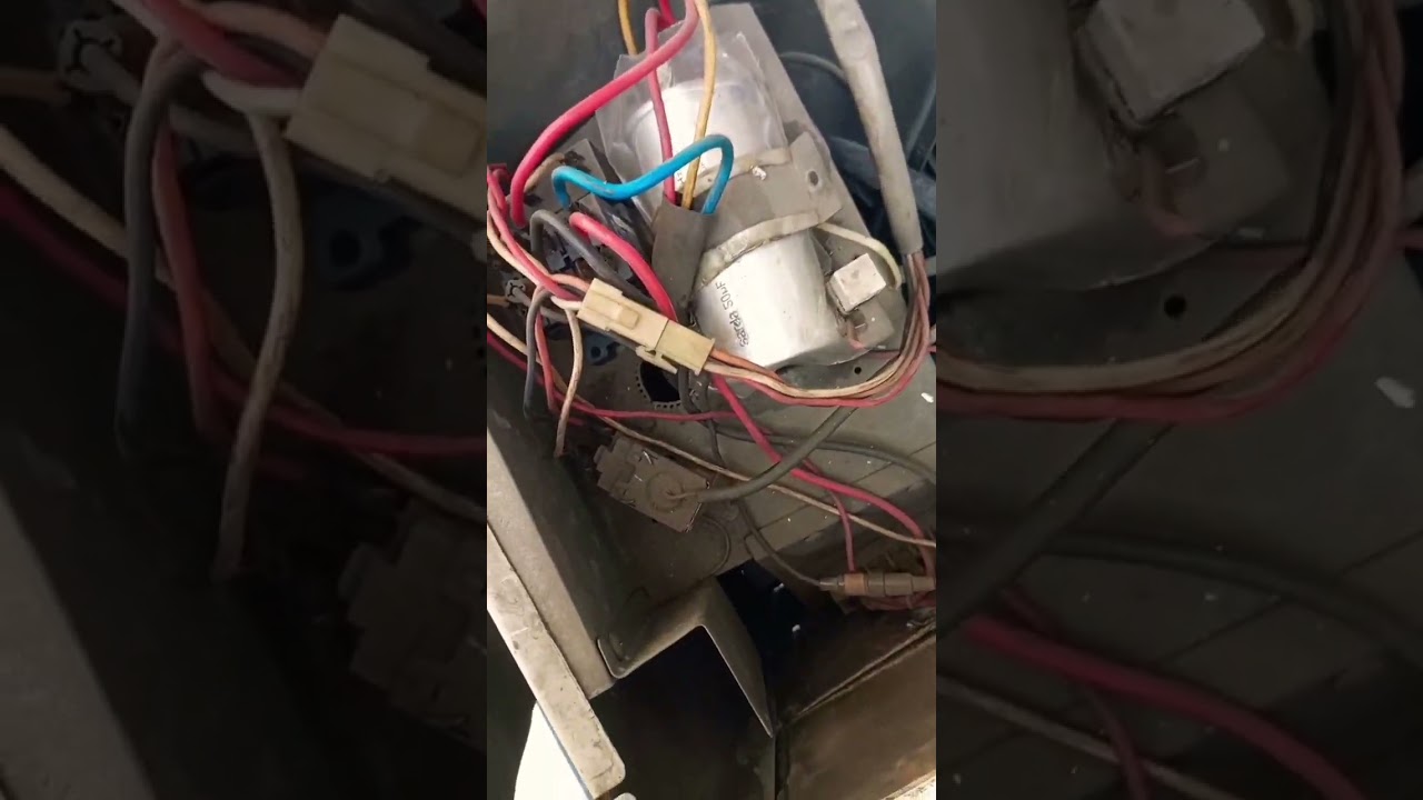#newcapacitor #capacitorchange #acproblems # daikin #waterleak #viral #trending #viralvideo