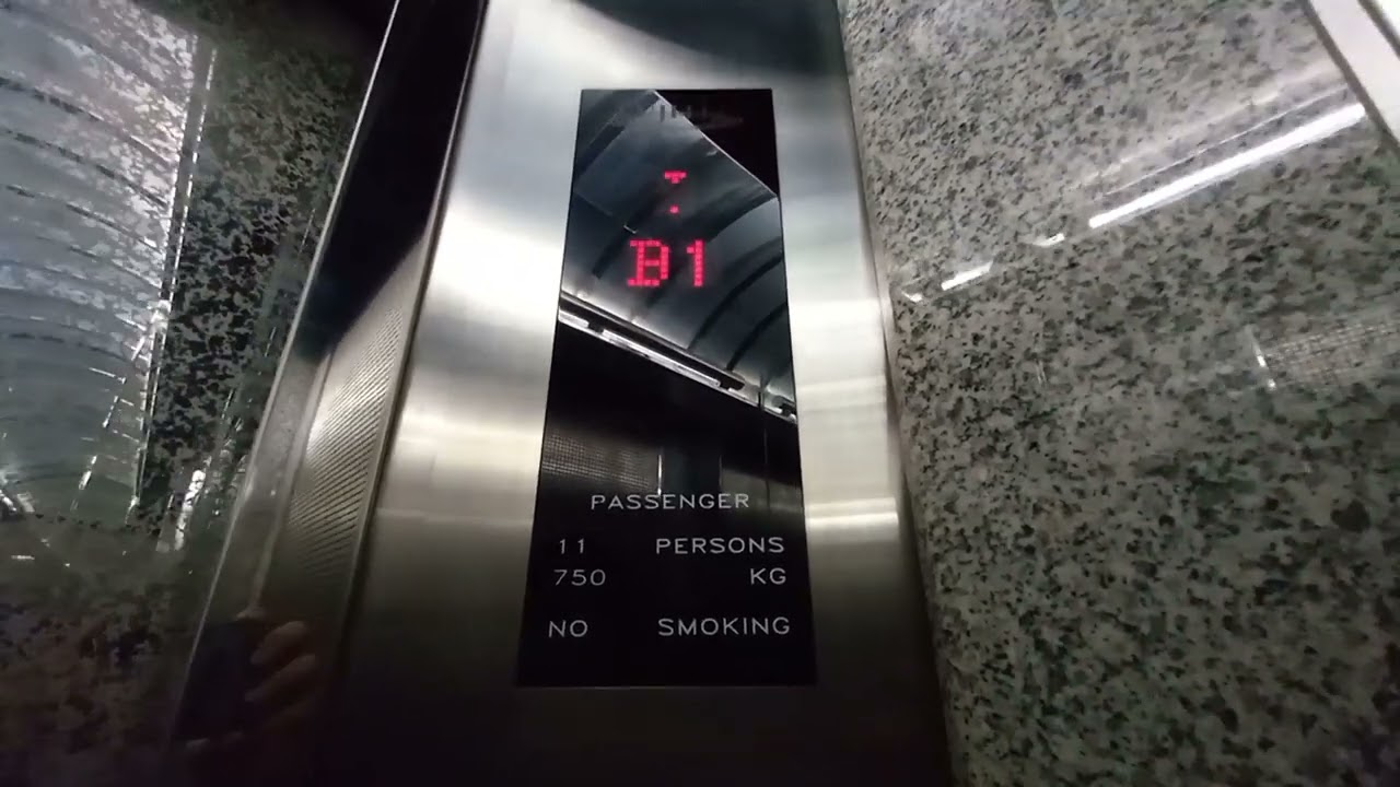Fujitec Elevator at Singtel Comcentre.