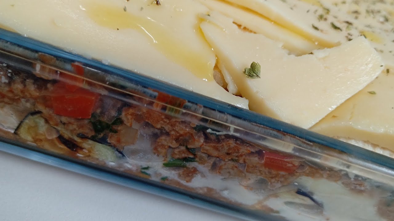 LASANHA DE BERINJELA COM PÃO 