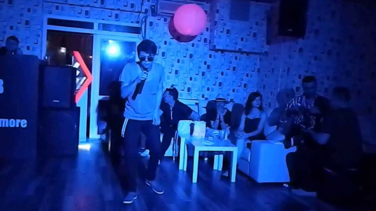 Robert Reamzy -  Give In To Me