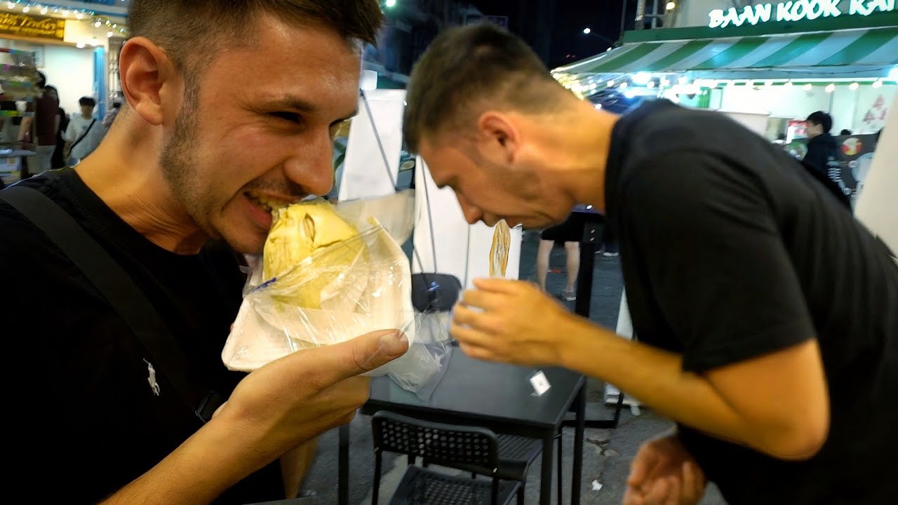 EATING DURIAN THE SMELLIEST FRUIT IN THE WORLD 🤮