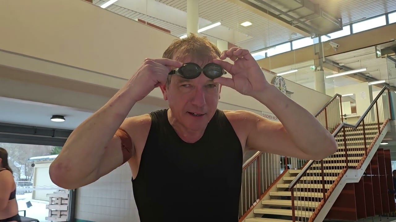 Schulvideo 195#: FL Antony macht Sport: 25m Schwimmen auf Zeit