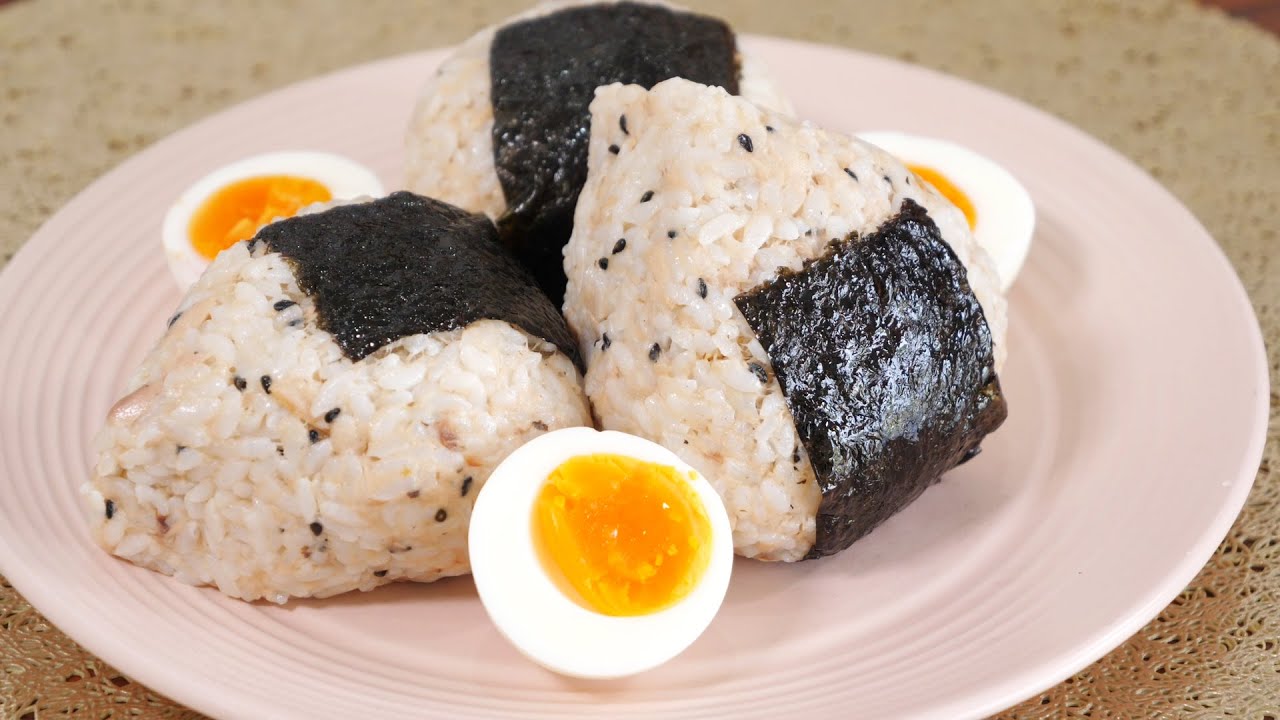 이렇게 맛있고 간편한 주먹밥은 처음일걸? 계란이 통으로 들어간 주먹밥 만들기