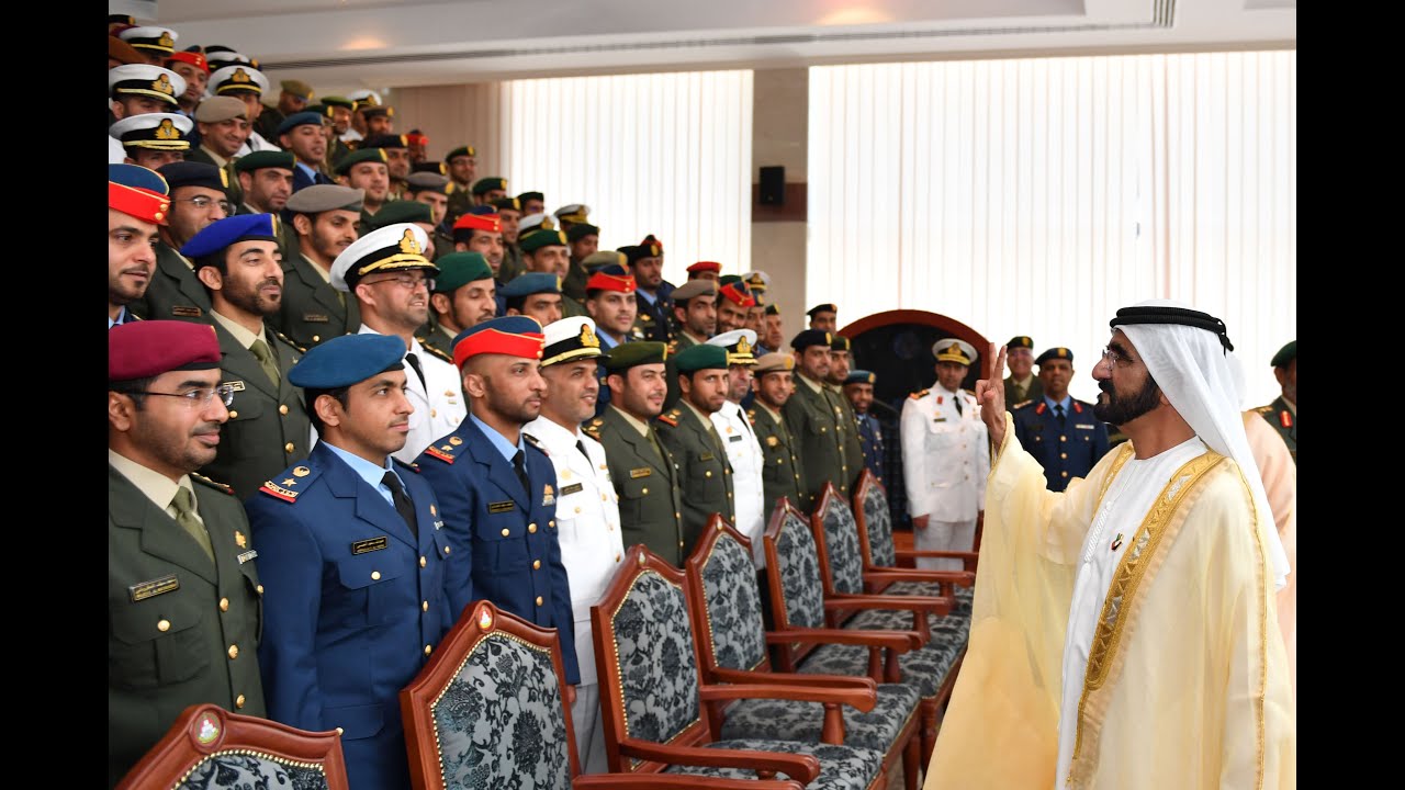 محمد بن راشد يشهد حفل تخريج دورة القيادة والأركان المشتركة ال 25 في أبو ظبي