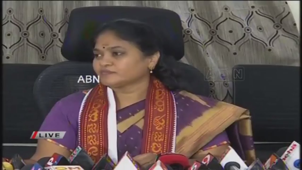 EO Surya Kumari Press Meet On Vijayawada Durga Temple Controversy | ABN Telugu