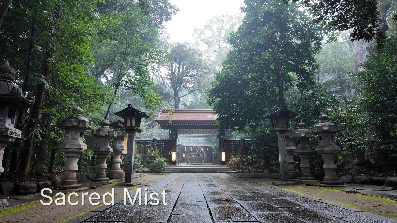 A Quiet Morning Walk Through Sacred Mist | Japan［4K］