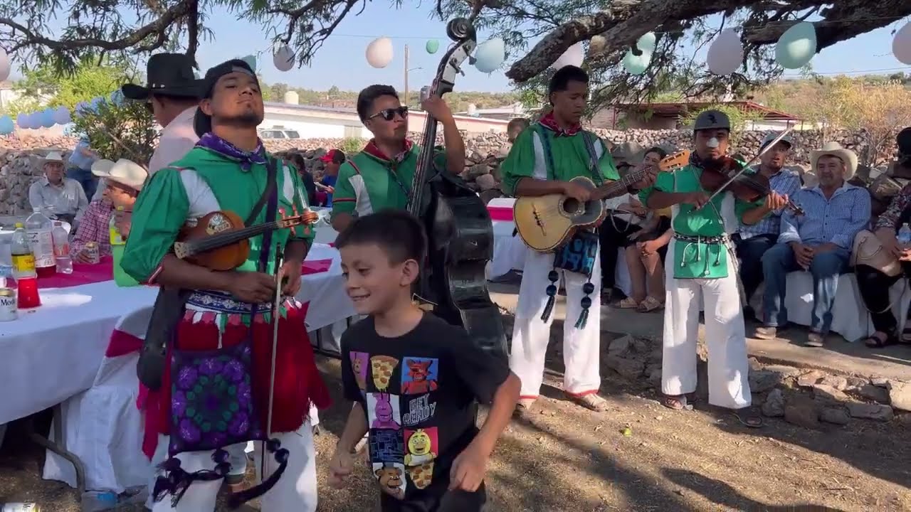Seguimos festejando el cumpleaños de doña ANA MARÍA CABRAL en Adjuntas del Refugio