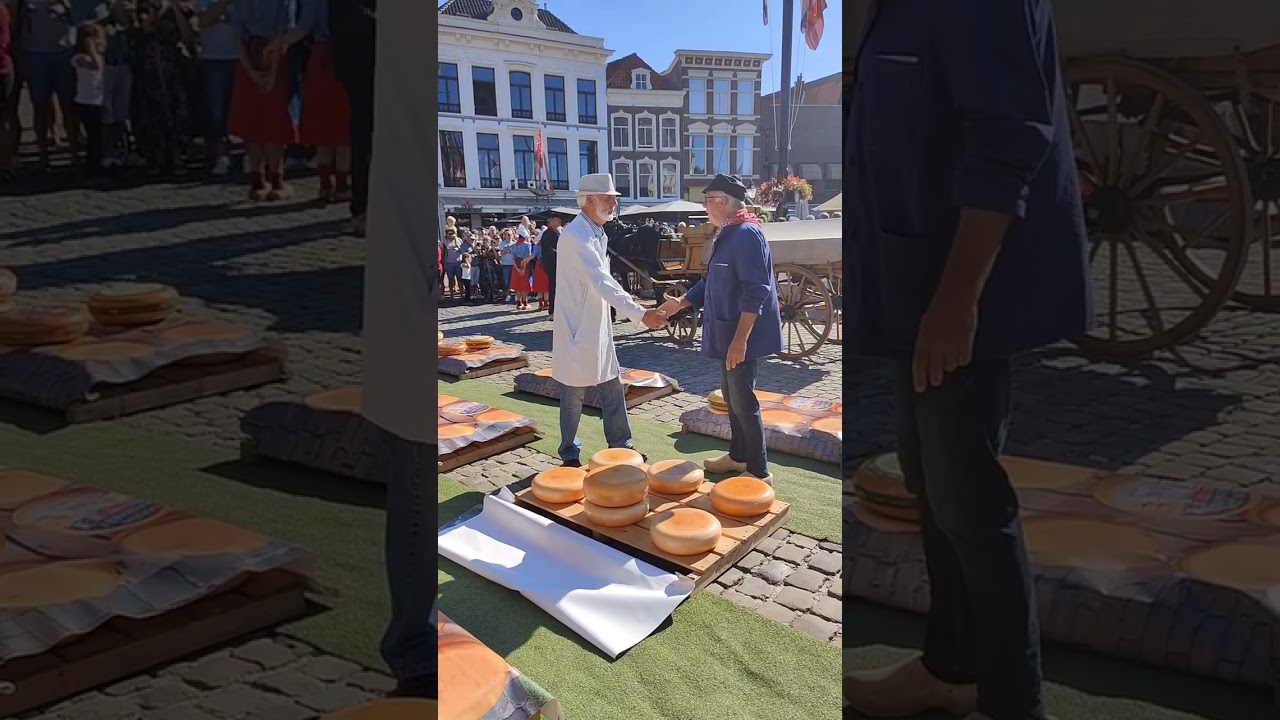 Gouda CHEESE Market 'Clap Hands' Dealing #netherlands #cheese #gouda