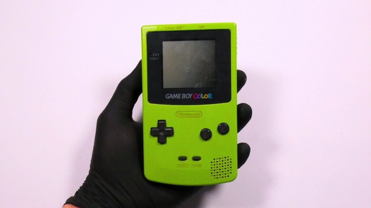 I Restored a Game Boy Color found in the Street…