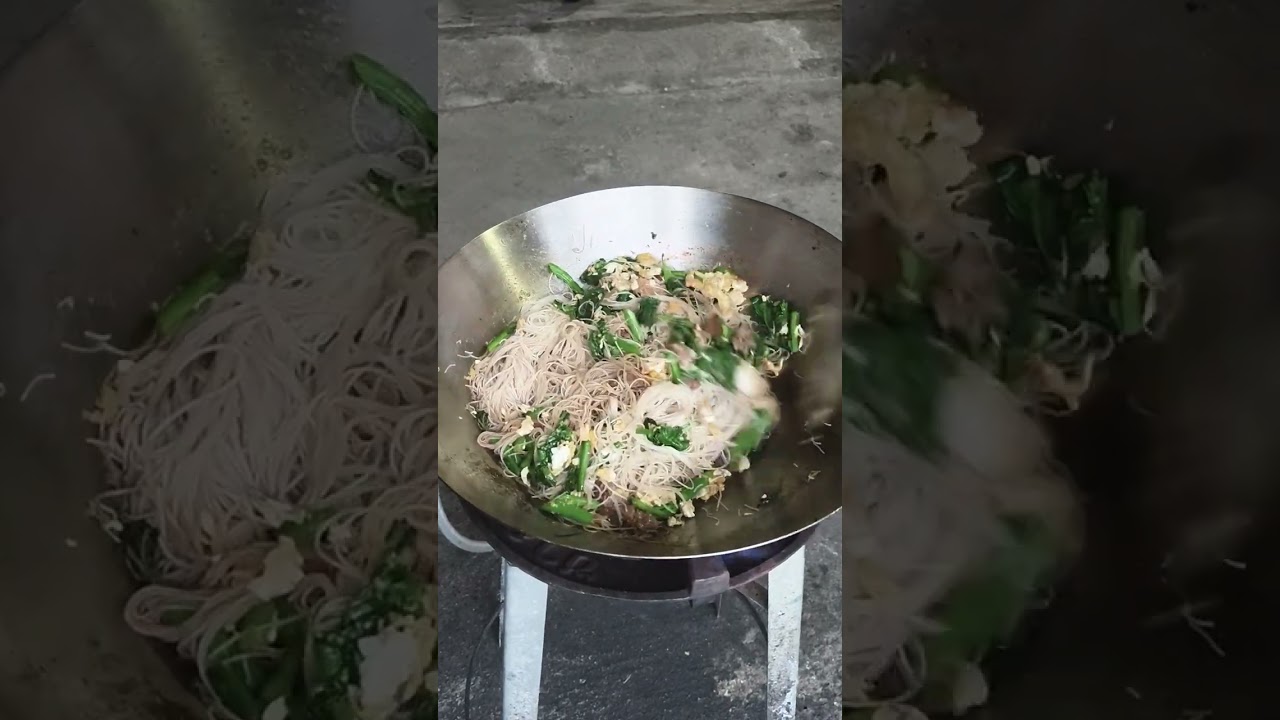 ผัดหมี่ใส่ไข่จร้า