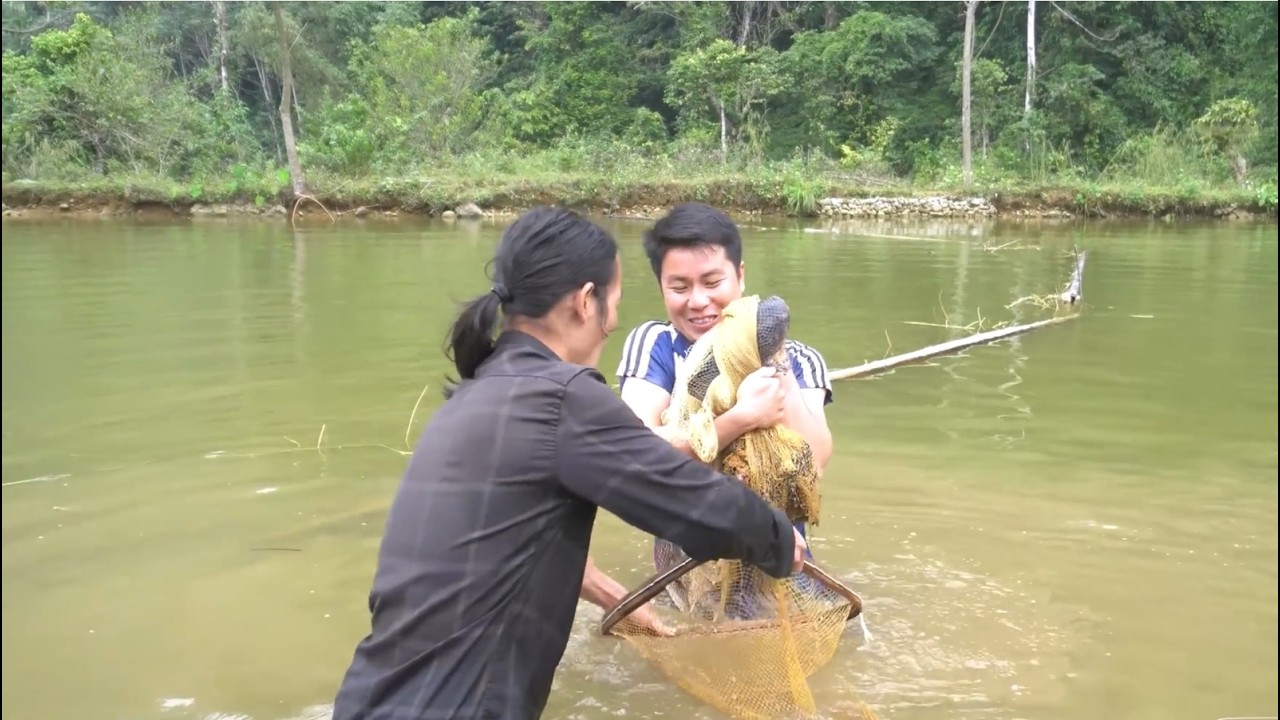 Bắt Quái Thú Dưới Ao Lên Liên Hoan - CUỘC SỐNG VÙNG QUÊ