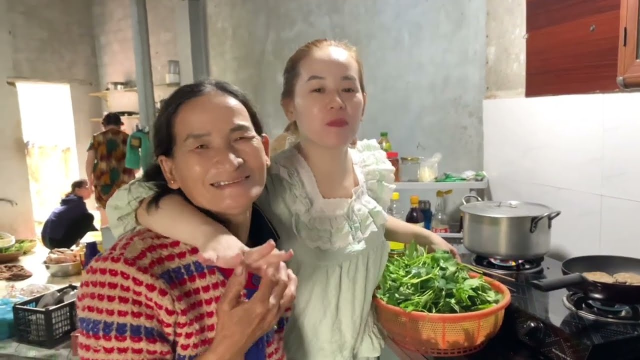 nay bà beo vô bếp làm máy món đơn giản bữa cơm vội ăn trưa để kịp cúng tất niên