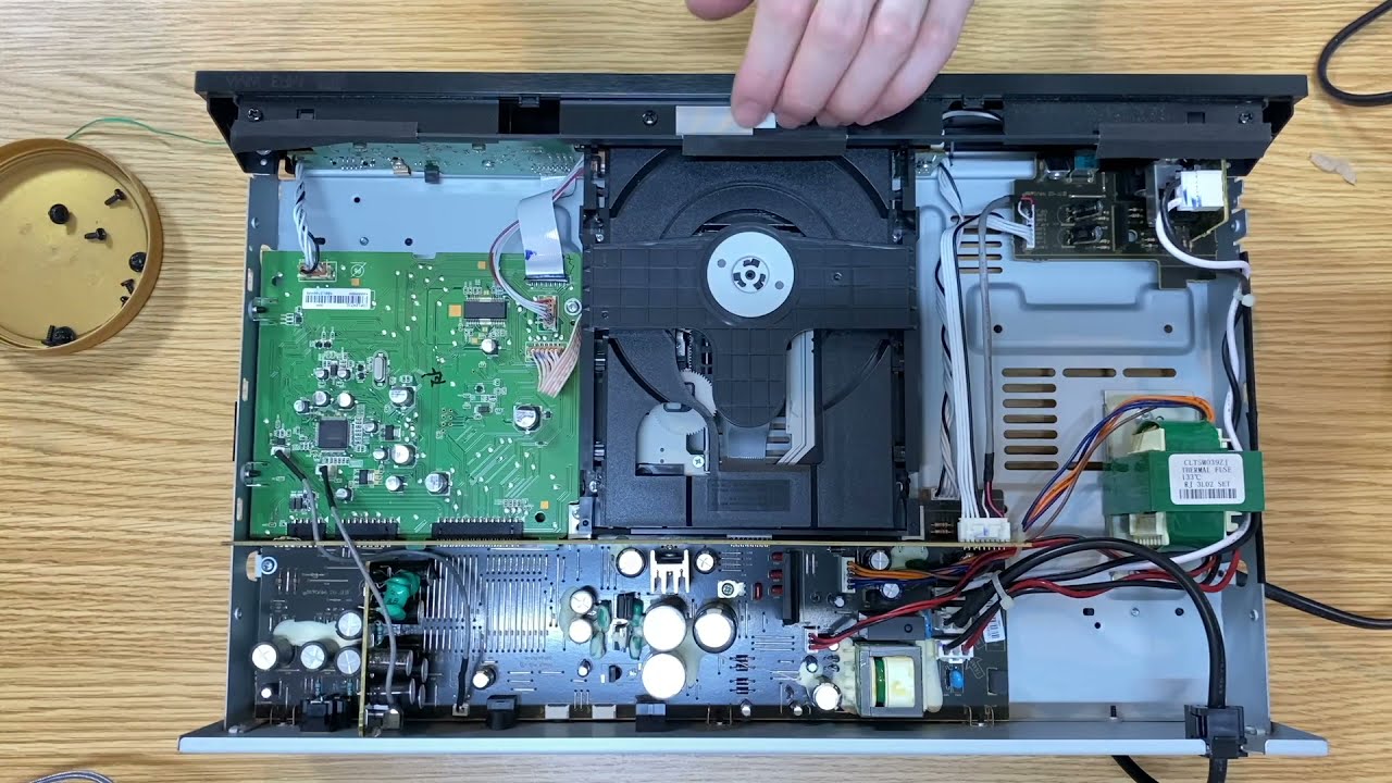 DENON DCD-755RE 電源不良　修理出来ないのでニコイチ