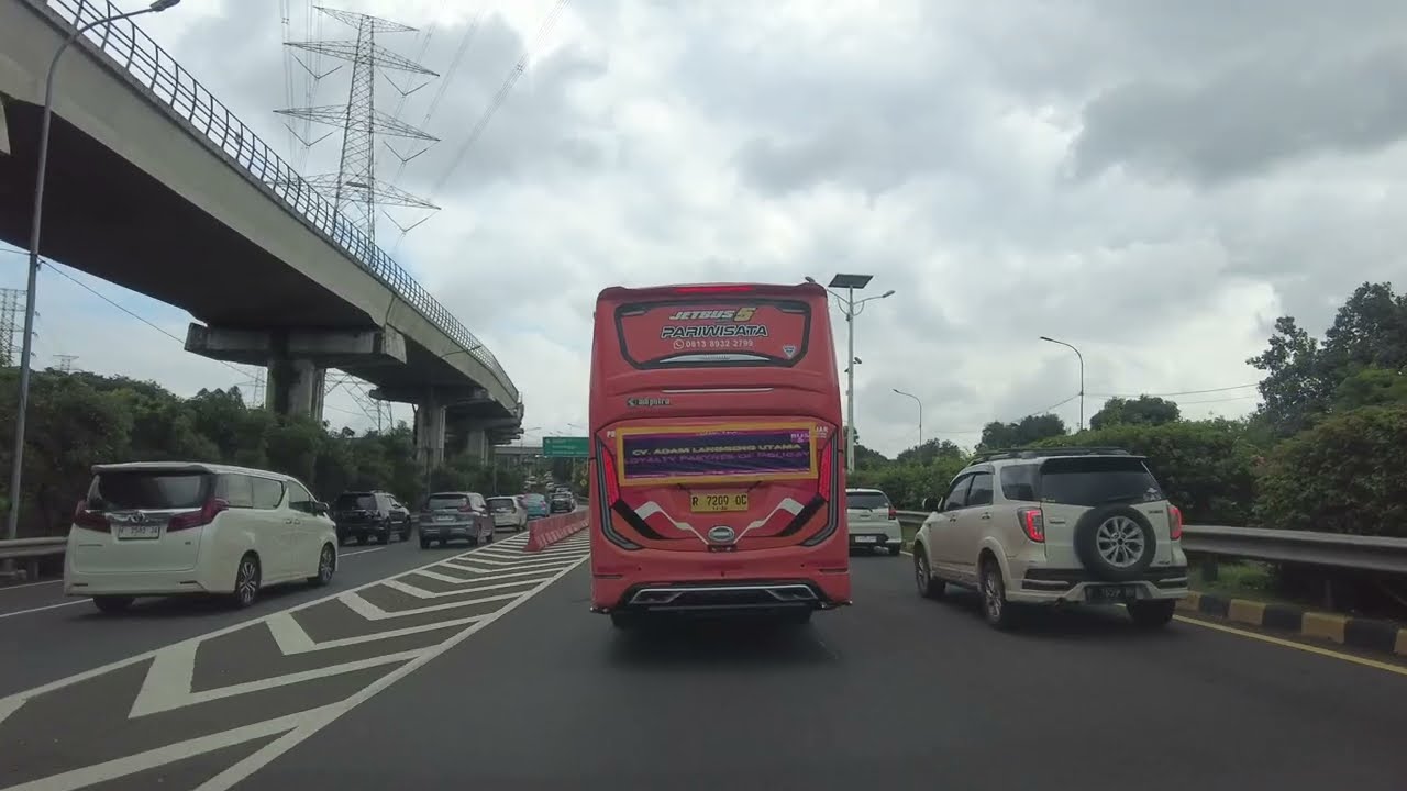 Driving from Kampung Rambutan to Cawang Interchange via Jagorawi & Jakarta Inner City Toll