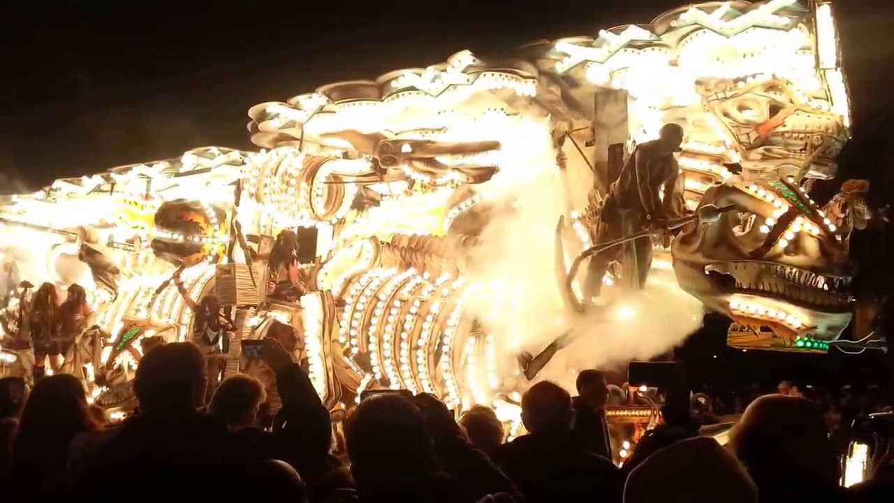 Glastonbury Carnival 2013 - Featuring; Gremlins CC - *Xtinct*