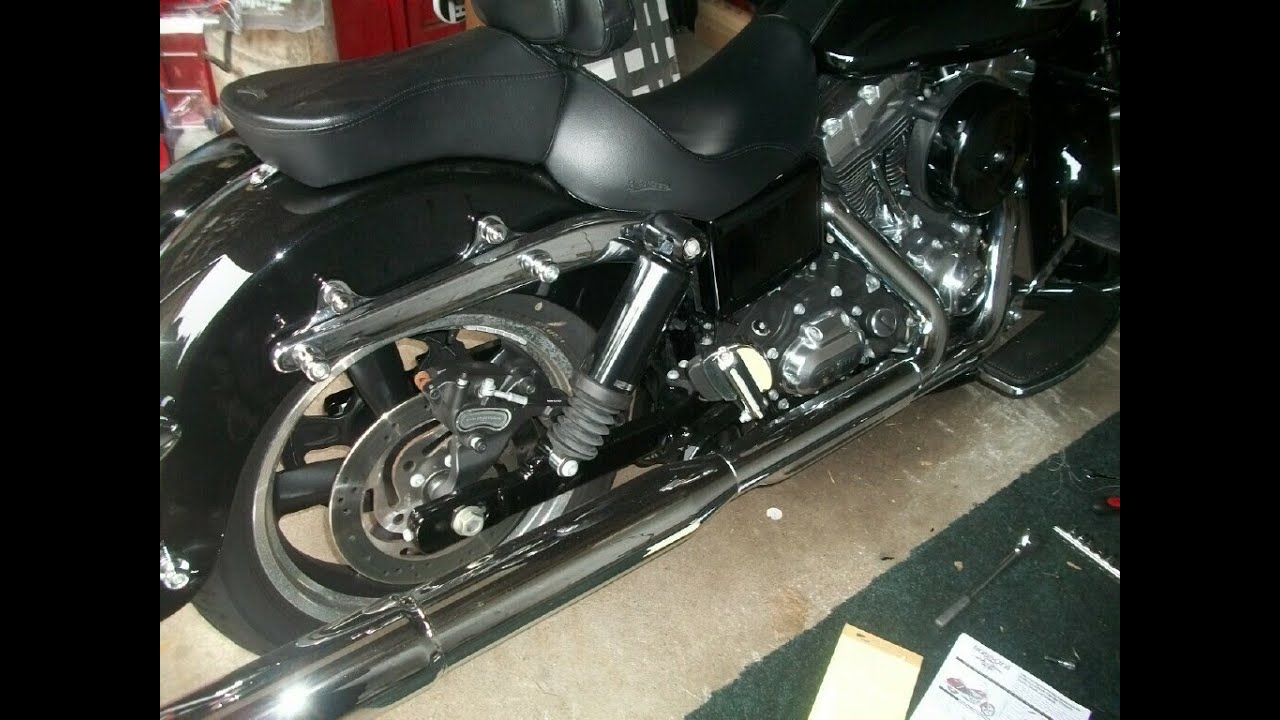 Harley Switchback / FLD 2012-2016 stock exhaust removal