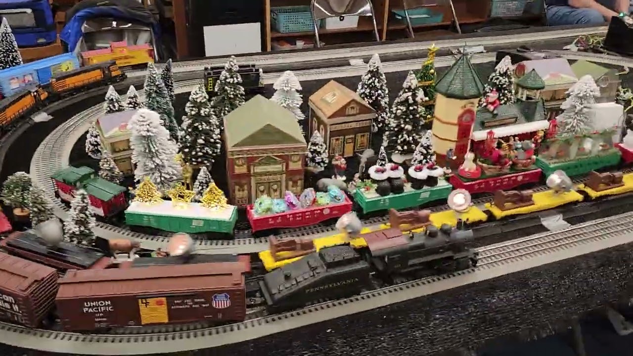 Farmingdale Academy School Train & Craft show..running G & O & S gauge locomotives Christmas scenery
