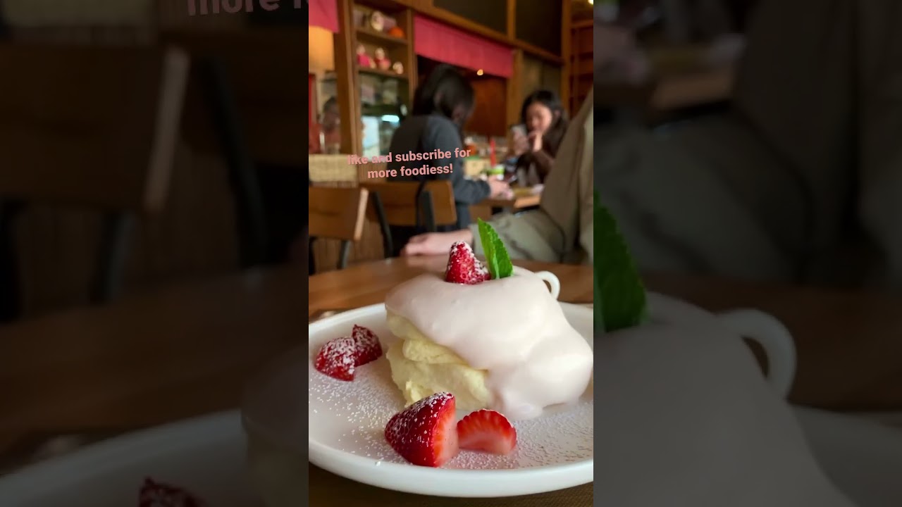 Japanese Strawberry Souffl&eacute; Pancakes