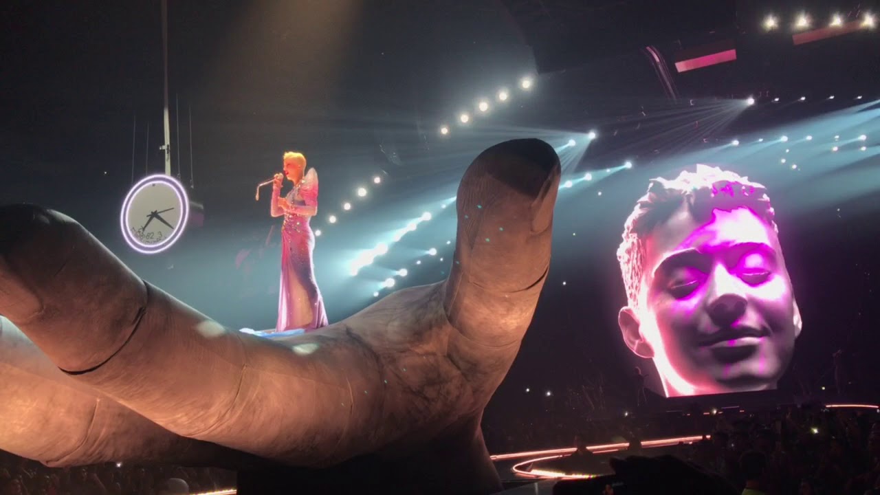 KATY PERRY - MONTERREY 2018 - PENDULUM - FIREWORK