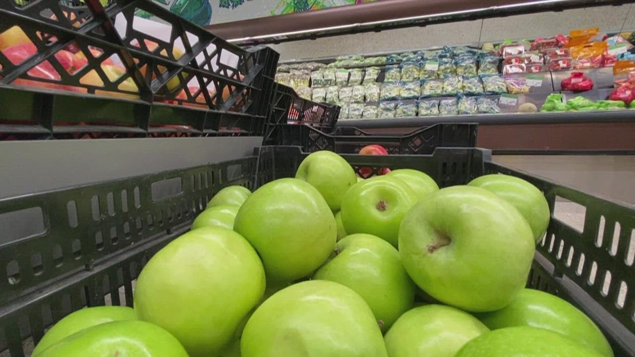 'Struggle without stigma': Grocery store-style food pantry opens in Holland