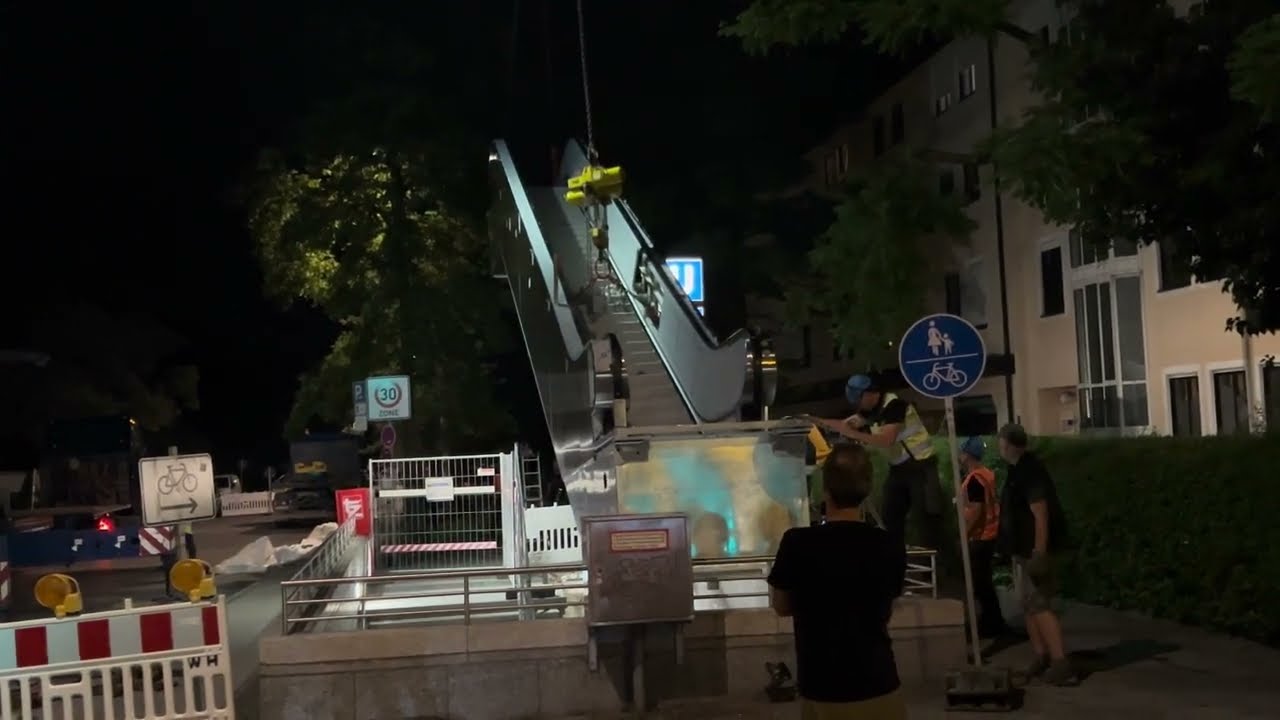 Einbau einer Rolltreppe (U-Bahn München)