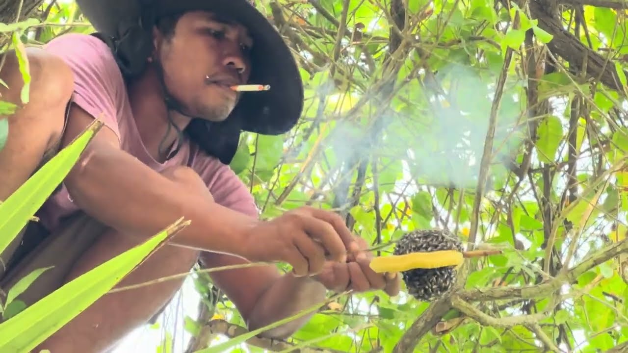 Natural bees #ogdafoodtv #honeybeesting 