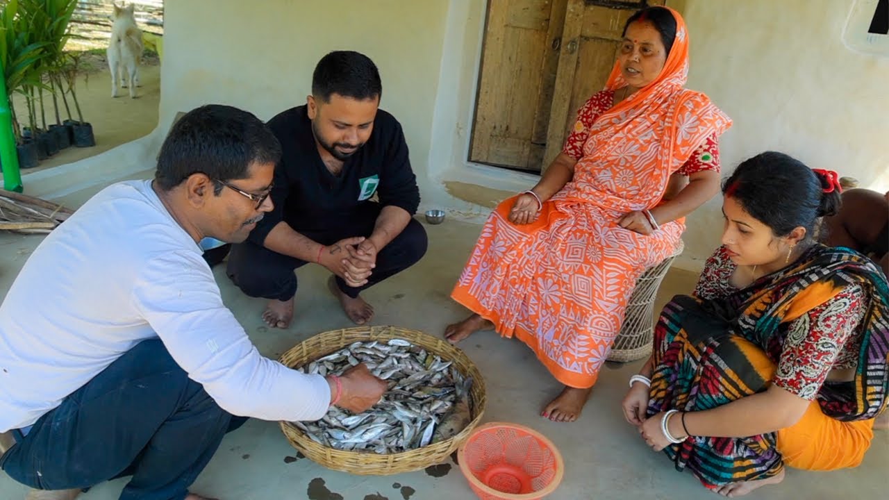 ইলিশের স্বাদে দামোদর নদীর খয়রা মাছ রান্না তার সাথে উচ্ছে দিয়ে পুটি মাছ রান্না |