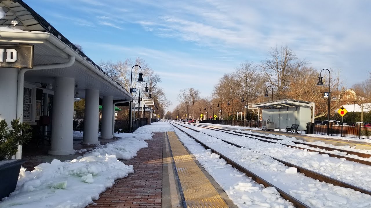 (Car runs the gate in front of cop but the train blocks the cop)Rafanning Ashland VA in the snow