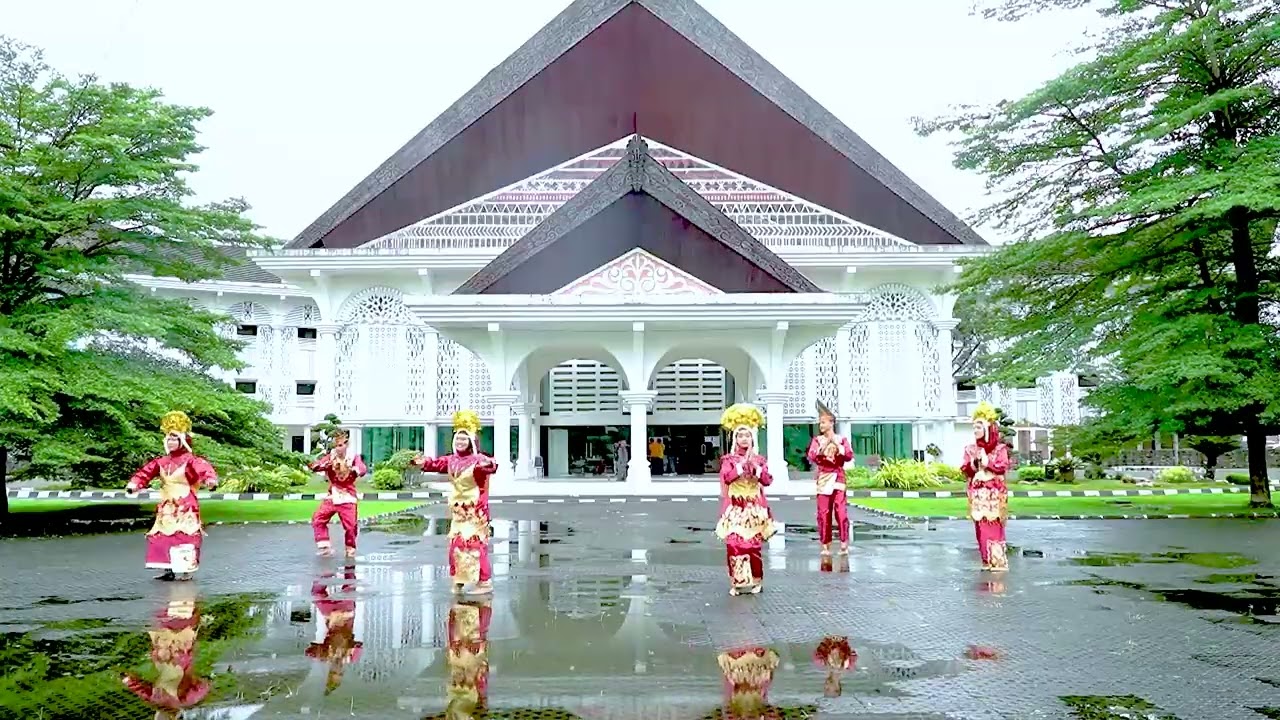 TARI KREASI SUMATERA BARAT - XI MIA 1 MAS Al Washliyah Tembung