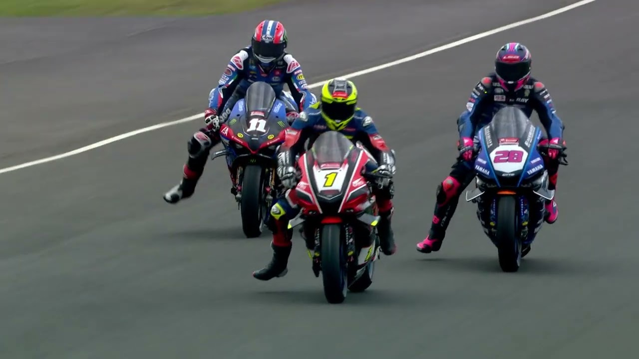 Чемпионат Великобритании по супербайку Bennetts 2025: RD4 &mdash; лучшие моменты гонки Knockhill Race 1