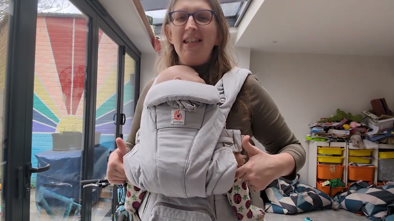 Инструкция по использованию детской переноски Ergobaby Omni Deluxe. Ношение спереди и регулировка...
